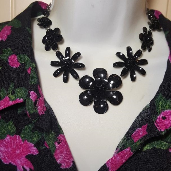 Black & Pink Dress-Free Necklace - Picture 3 of 3